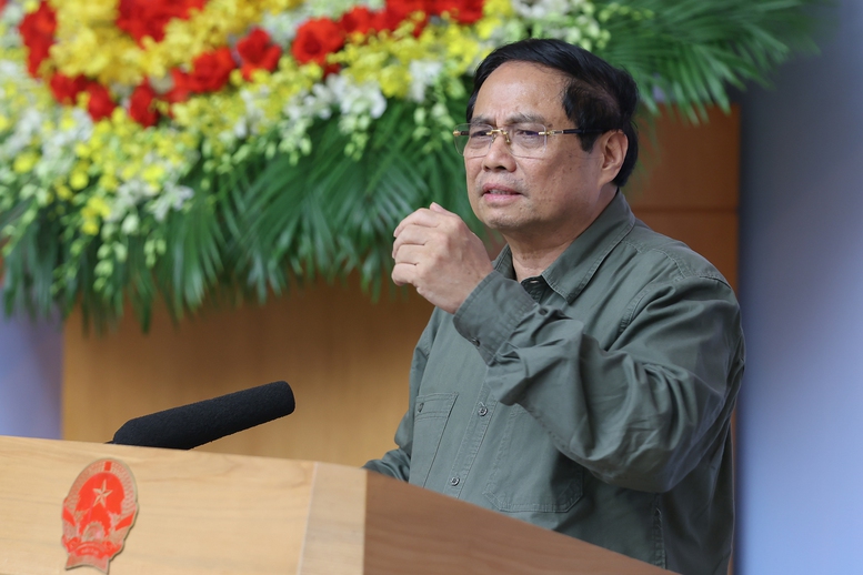 Thủ tướng chỉ đạo: Các bộ, ngành, địa phương, các lực lượng khẩn trương hỗ trợ các doanh nghiệp, hộ kinh doanh khôi phục hoạt động, không để đứt gãy các chuỗi cung ứng, đứt gãy các hợp đồng, nhất là các hợp đồng với nước ngoài - Ảnh: VGP/Nhật Bắc