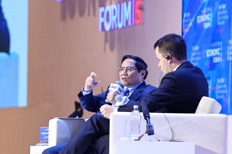 Thủ tướng cho biết Việt Nam có nhiều chương trình, phong trào, hoạt động, chính sách khuyến khích điều này trong học sinh, sinh viên, hỗ trợ các hoạt động khởi nghiệp - Ảnh: VGP/Nhật Bắc