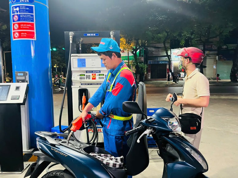 Giá xăng E5RON92 không cao hơn 19.682 đồng/lít