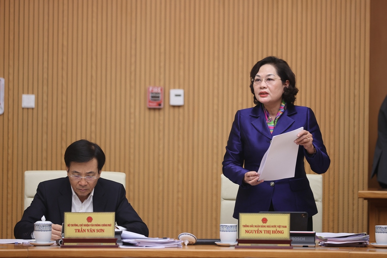 Thống đốc NHNN Nguyễn Thị Hồng báo cáo tại Phiên họp - Ảnh: VGP/Nhật Bắc