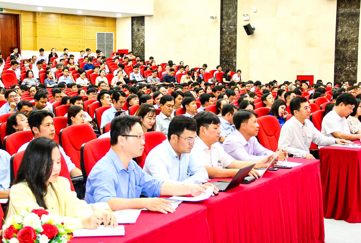 Các đại biểu tham dự buổi tập huấn.