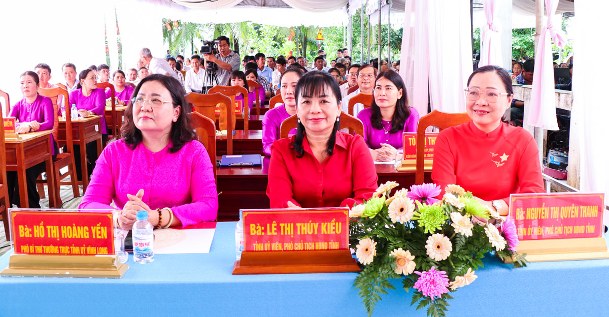 Đại biểu tham dự Ngày hội đại đoàn kết toàn dân tộc tại ấp Ô Tre Nhỏ.