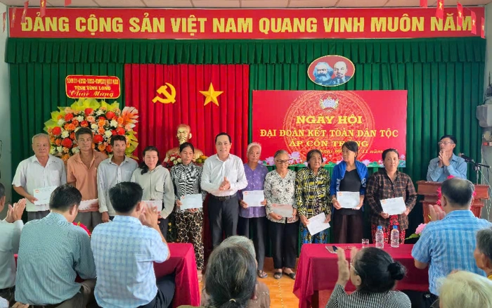 Phó Bí thư Tỉnh ủy- Lâm Minh Đằng dự Ngày hội Đại đoàn kết toàn dân tộc tại phường Trường Long Hòa