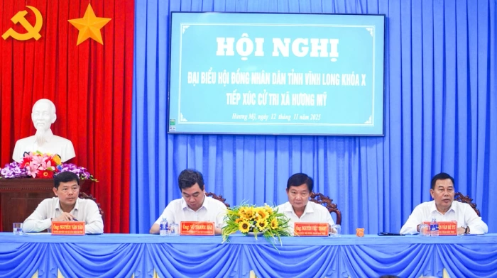 Đại biểu HĐND tỉnh Vĩnh Long tiếp xúc cử tri trước kỳ họp cuối năm