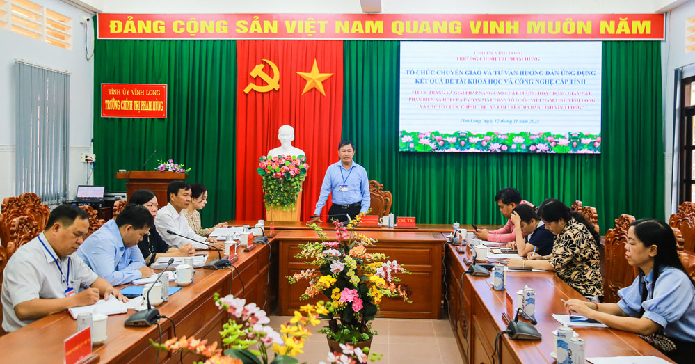 Đại biểu tham dự hội nghị chuyển giao và tư vấn hướng dẫn ứng dụng kết quả các đề tài khoa học và công nghệ cấp tỉnh.

