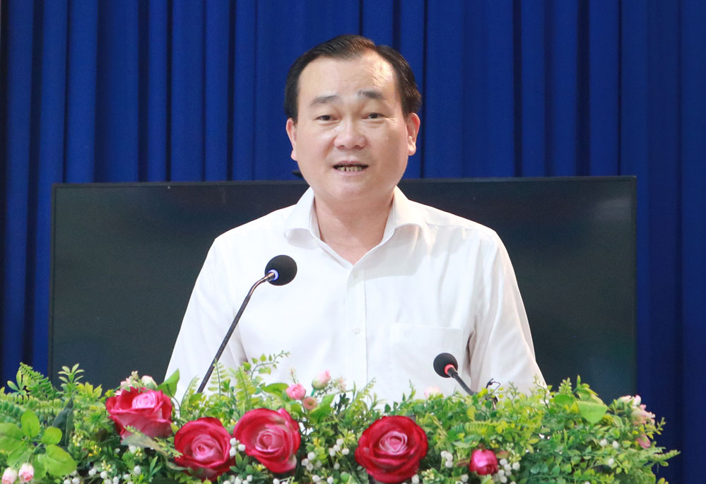 Đồng chí Nguyễn Minh Dũng- Phó Bí thư Tỉnh ủy, Chủ tịch HĐND tỉnh phát biểu tại ngày hội.