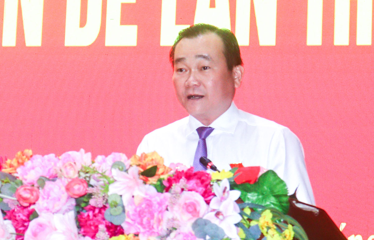 Đồng chí Nguyễn Minh Dũng- Phó Bí thư Tỉnh ủy, Chủ tịch HĐND tỉnh phát biểu khai mạc kỳ họp.