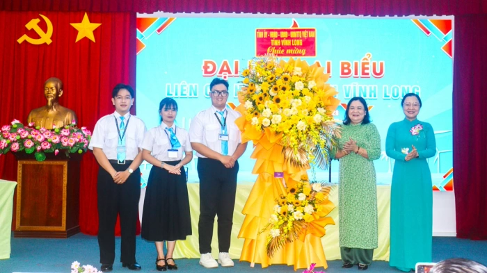 Phó Bí thư Thường trực Tỉnh ủy- Hồ Thị Hoàng Yến đến dự Đại hội đại biểu Liên chi hội sinh viên Vĩnh Long