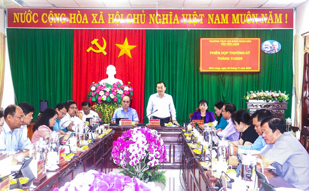 Đồng chí Nguyễn Minh Dũng- Phó Bí thư Tỉnh ủy, Chủ tịch HĐND tỉnh chủ trì phiên họp.