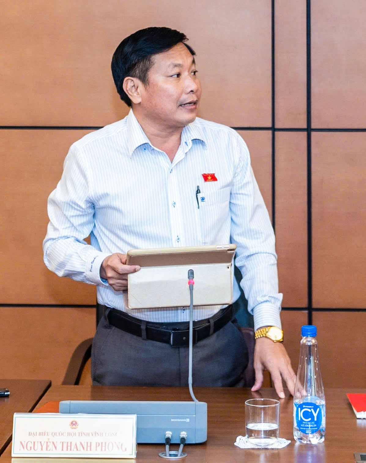 Đại biểu Nguyễn Thanh Phong phát biểu tại phiên thảo luận Tổ sáng 25/11.