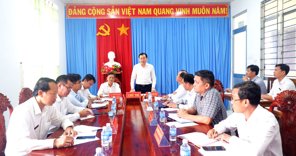 Đồng chí Nguyễn Minh Dũng- Phó Bí thư Tỉnh ủy, Chủ tịch HĐND tỉnh phát biểu chỉ đạo tại buổi làm việc.