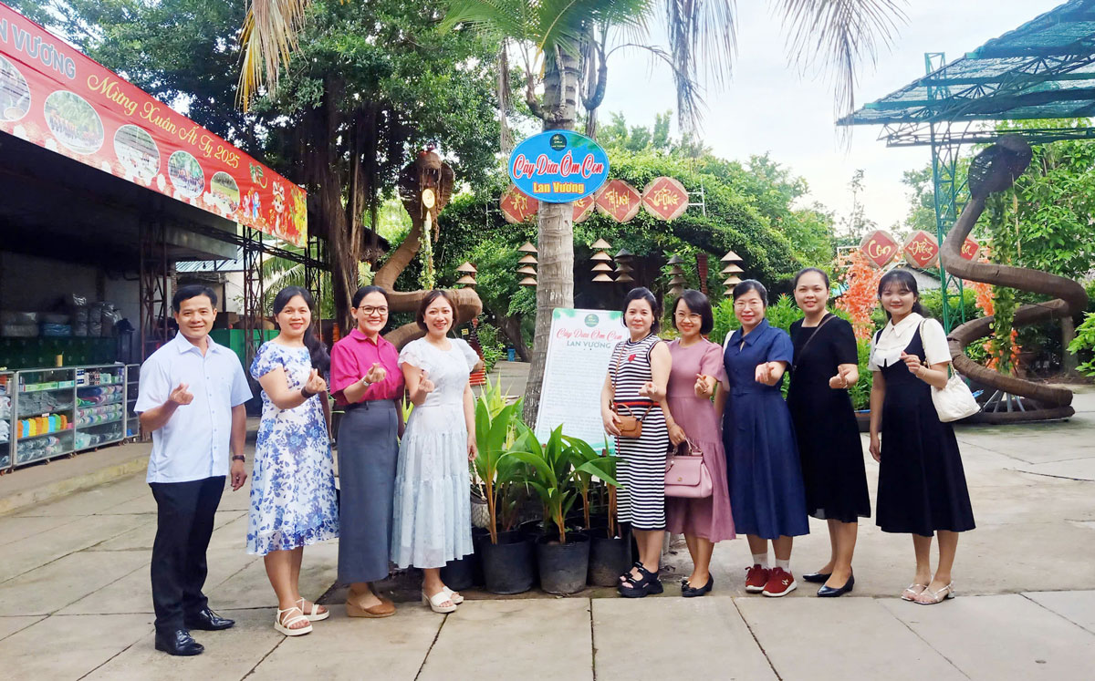 Đoàn công tác khảo sát điểm du lịch Lan Vương (phường An Hội).