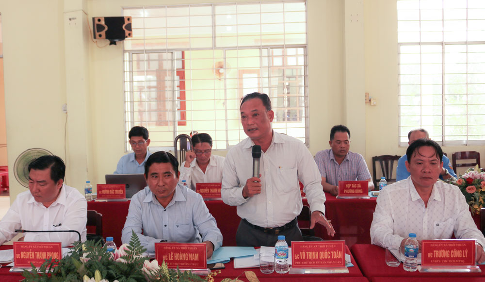 Lãnh đạo xã Thới Thuận nêu đề xuất với lãnh đạo tỉnh.