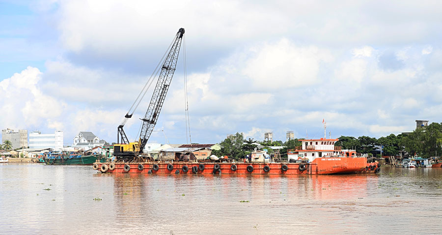 Sở Nông nghiệp và Môi trường chủ trì, phối hợp với các sở, ban, ngành và địa phương tham mưu UBND tỉnh về việc hỗ trợ cung cấp nguồn cát đắp nền đường để phục vụ cho các dự án theo chỉ đạo của Thủ tướng Chính phủ (Ảnh minh họa).