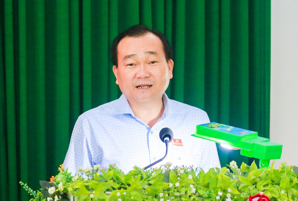 Đại biểu Nguyễn Minh Dũng- Phó Bí thư Tỉnh ủy, Chủ tịch HĐND tỉnh giải trình làm rõ những vấn đề cử tri quan tâm.