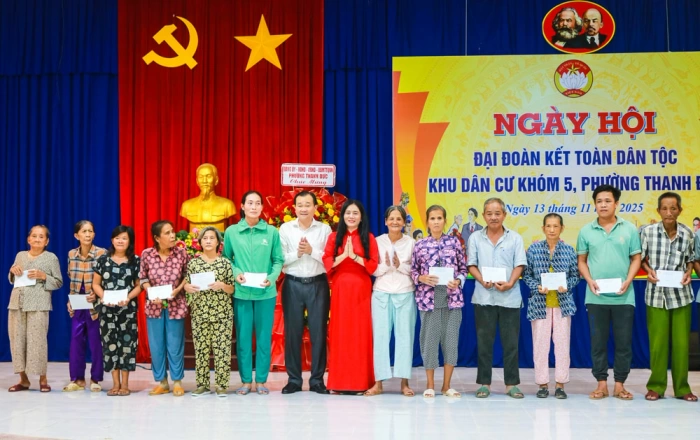 Phó Bí thư Tỉnh ủy, Chủ tịch HĐND tỉnh- Nguyễn Minh Dũng dự Ngày hội Đại đoàn kết toàn dân tộc tại phường Thanh Đức
