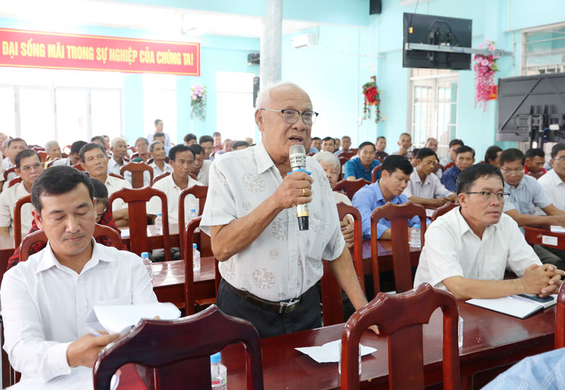 Cử tri Ngô Văn Quý- ấp Sà Vần B đề nghị đầu tư các tuyến giao thông nông thôn.