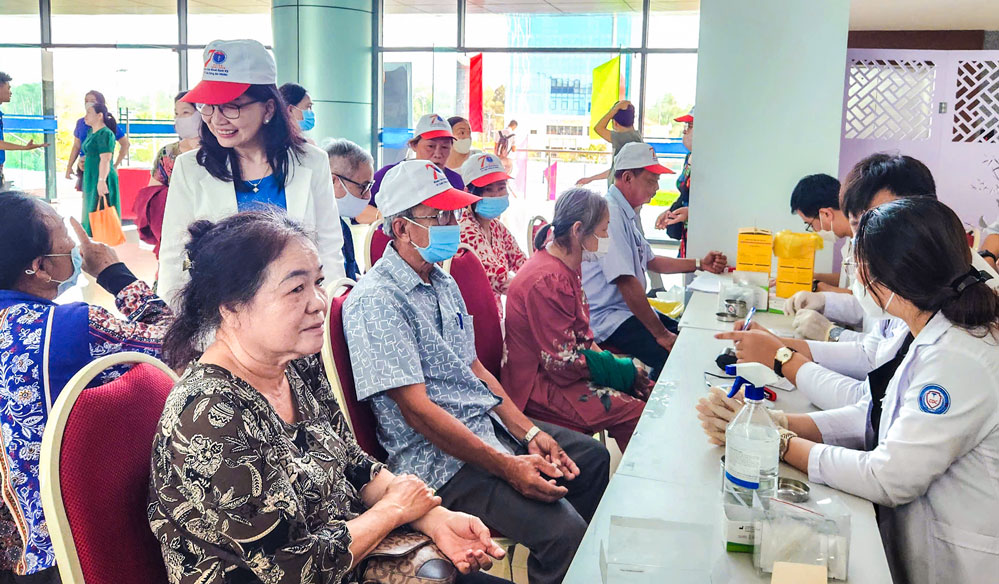 Vĩnh Long chú trọng các chương trình chăm sóc sức khỏe cho người cao tuổi, hướng đến mục tiêu “không ai bị bỏ lại phía sau”.