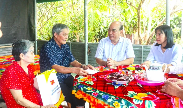 Phó Chủ tịch Thường trực HĐND tỉnh- Nguyễn Văn Tuấn thăm gia đình chính sách tiêu biểu, người có công