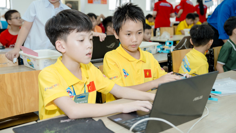 Mỗi đội thi có từ 1 đến 5 thí sinh.