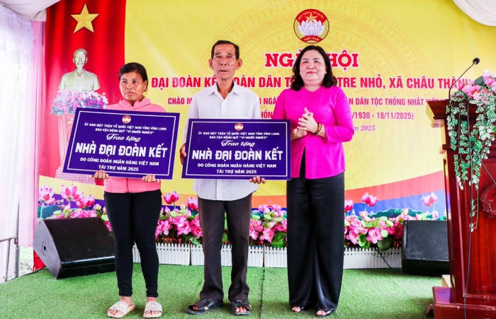  Phó Bí thư Thường trực Tỉnh ủy- Hồ Thị Hoàng Yến dự Ngày hội Đại đoàn kết toàn dân tộc tại xã Châu Thành