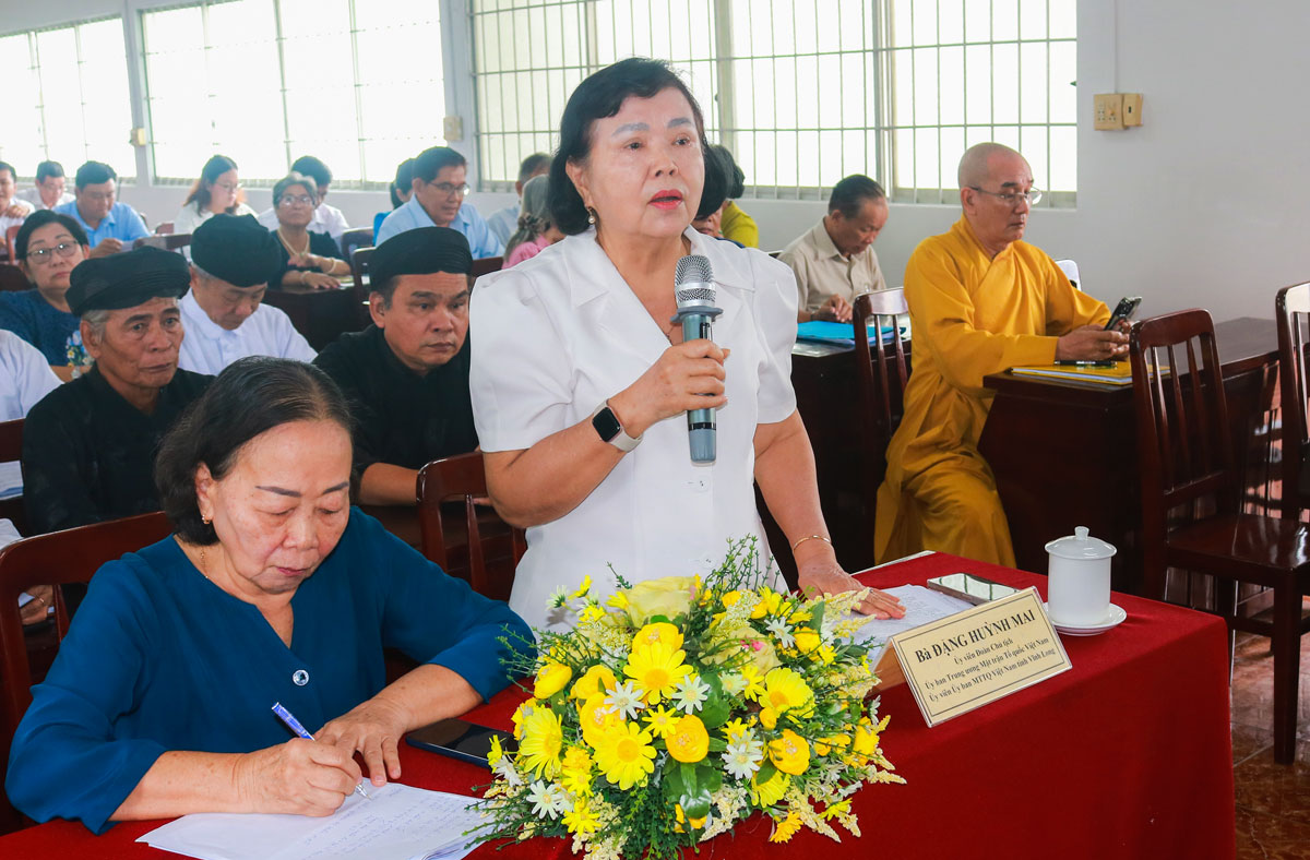  Đại biểu tham gia đóng góp ý kiến. Ảnh: TUYẾT NGA