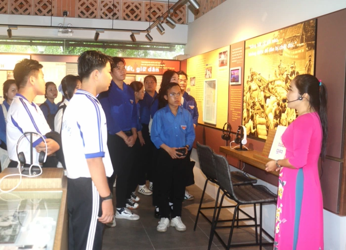 Hành trình về nguồn “Tuổi trẻ Vĩnh Long về với quê hương Nam Kỳ khởi nghĩa”