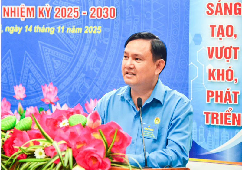 Ông Nguyễn Phúc Linh - Chủ tịch Liên đoàn Lao động tỉnh phát biểu chỉ đạo đại hội.
