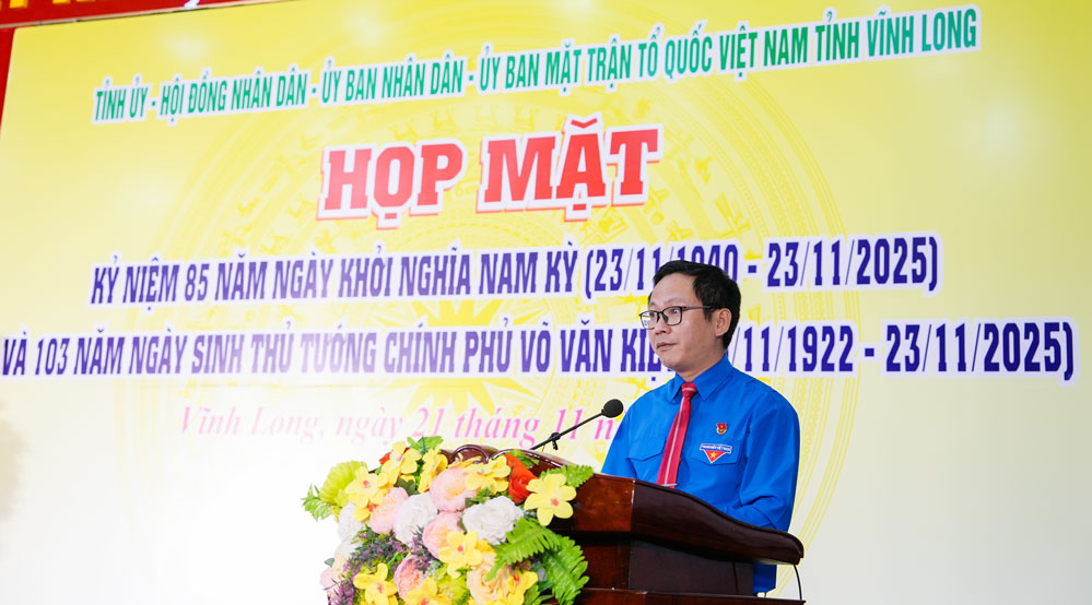 Đồng chí Trần Trí Cường- Phó Chủ tịch Ủy ban MTTQ Việt Nam tỉnh, Bí thư Tỉnh Đoàn Vĩnh Long, đại diện tuổi trẻ tỉnh nhà phát biểu cảm tưởng.