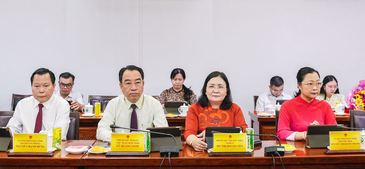 Đại biểu tham dự Lễ ký kết thỏa thuận hợp tác giữa Vĩnh Long và Đại học Kinh tế TP Hồ Chí Minh giai đoạn 2025-2030.