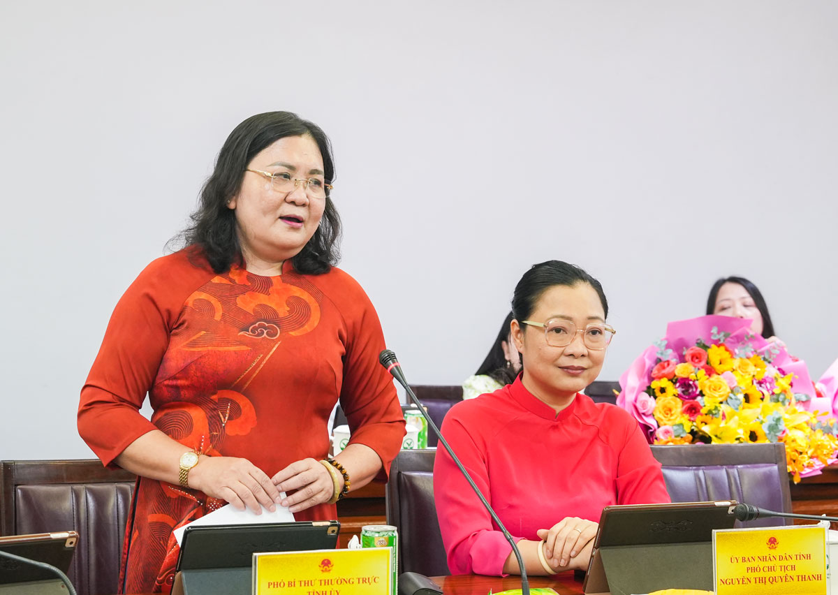 Đồng chí Hồ Thị Hoàng Yến- Phó Bí thư Thường trực Tỉnh ủy phát biểu tại lễ ký kết.