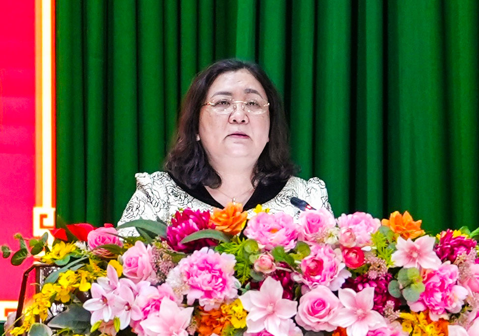 Phó Bí thư Thường trực Tỉnh ủy- Hồ Thị Hoàng Yến triển khai Nghị quyết và chương trình hành động của Tỉnh ủy. Ảnh: HẢI YẾN