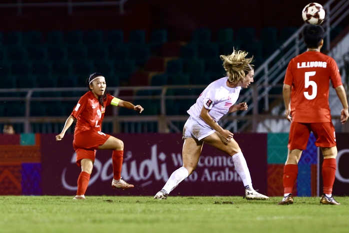 Phút 32, Huỳnh Như có bóng và tận dụng sai lầm của thủ môn đối thủ khi dâng cao. Đội trưởng TP HCM lập tức dứt điểm từ xa tuy nhiên bóng lại đi thiếu lực và không đủ nhanh để gây nguy hiểm

