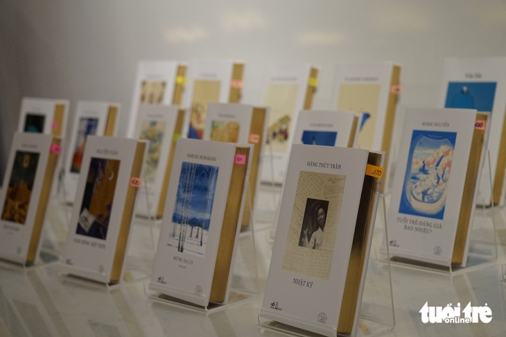 Nhật ký Đặng Thùy Trâm và những cuốn khác trong bộ sách kỷ niệm 20 năm Nhã Nam - Ảnh: T.ĐIỂU
