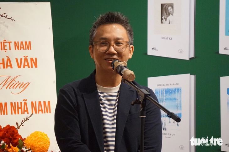 Tác giả Trần Quang Đức chia sẻ niềm vui khi những cuốn sách nghiên cứu kén người đọc của ông luôn được Nhã Nam trân trọng xuất bản - Ảnh: T.ĐIỂU