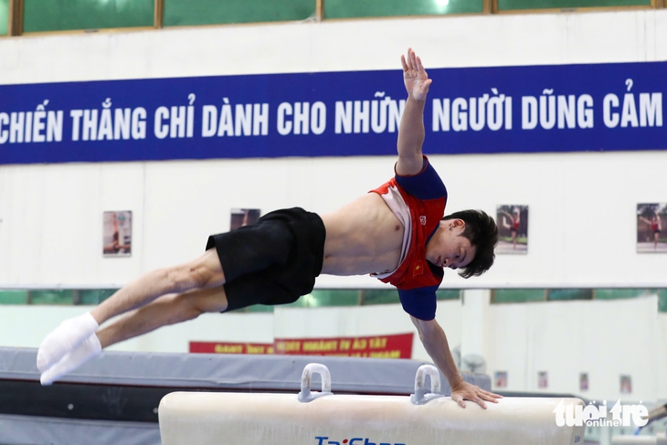 Đặng Ngọc Xuân Thiện sinh năm 2002, là VĐV tốt nhất của thể dục dụng cụ Việt Nam thời điểm hiện tại ở nội dung ngựa vòng. Anh từng giành HCV nội dung ngựa vòng tại SEA Games 31, SEA Games 32 và 1 HCV cúp thế giới 2025 ở Bulgaria.