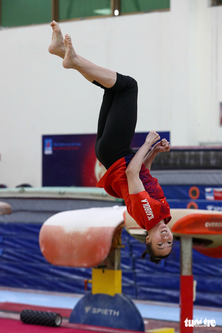 Nguyễn Thị Quỳnh Như (2001) là niềm hy vọng HCV cho nội dung nhảy chống nữ của thể dục dụng cụ Việt Nam ở SEA Games năm nay. Hồi giữa năm, cô xuất sắc đem về tấm HCB châu Á, qua đó làm nên lịch sử cho thể dục dụng cụ Việt Nam ở sân chơi châu lục.