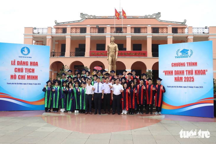 Các gương thủ khoa tại Bảo tàng Hồ Chí Minh chi nhánh TP.HCM - Ảnh: LÊ HUY

