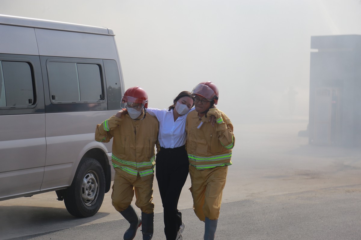 Các tình huống thực tập sát thực tế, đảm bảo các lực lượng tham gia phản ứng chủ động, linh hoạt khi có tình huống xảy ra, đặc biệt là lực lượng chữa cháy và CNCH tại chỗ kịp thời ứng cứu người gặp nạn thoát khỏi đám cháy.