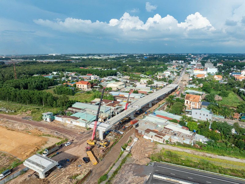 Trungnam E&C thi công gác 42 phiến dầm liên tục trong 15 ngày đêm, với tinh thần “3 ca 4 kíp” khẩn trương, quyết liệt.