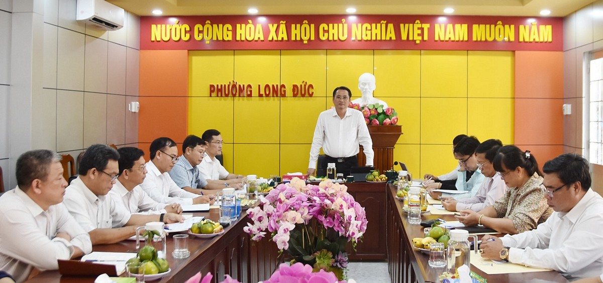 Phó Chủ tịch UBND tỉnh- Nguyễn Quỳnh Thiện phát biểu tại buổi làm việc.