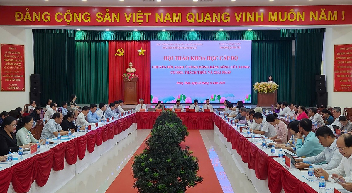 Các đại biểu tham dự hội thảo.