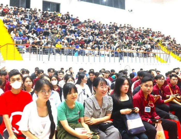  “Hành trình theo bước chân những người anh hùng”