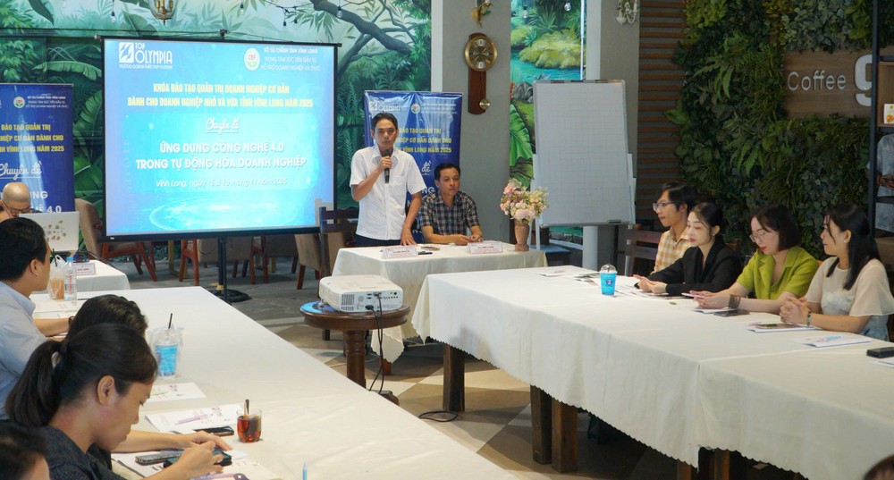 Quang cảnh lớp tập huấn.