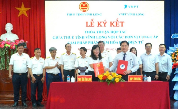 Thuế tỉnh ký kết hợp tác triển khai hóa đơn điện tử