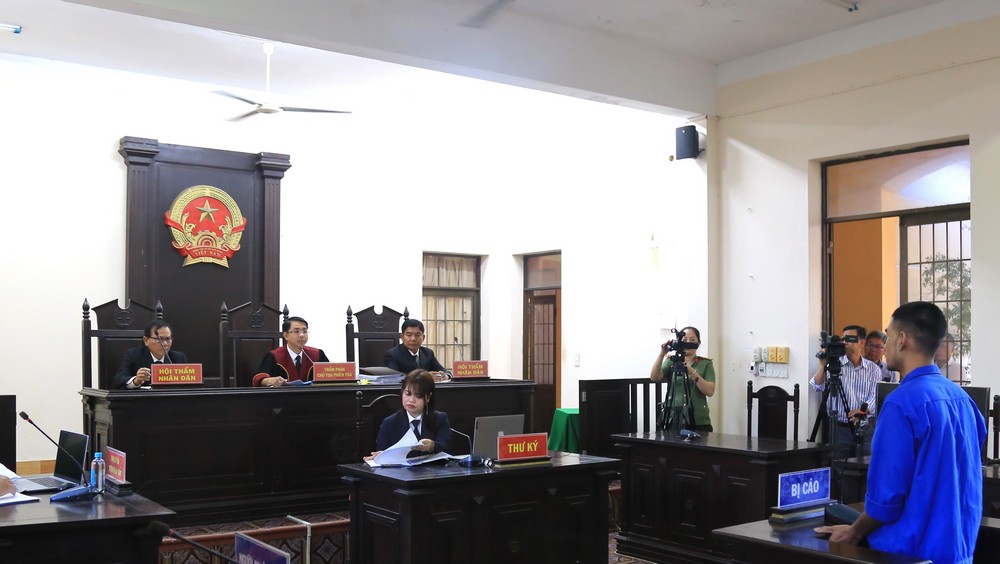 Phiên tòa xét xử bị cáo Thạch Xuân Đồng.