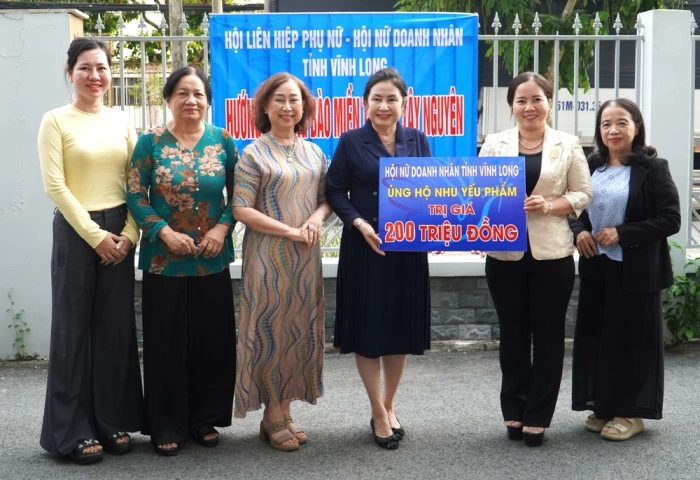 Phụ nữ tỉnh Vĩnh Long hướng về đồng bào miền Trung, Tây Nguyên