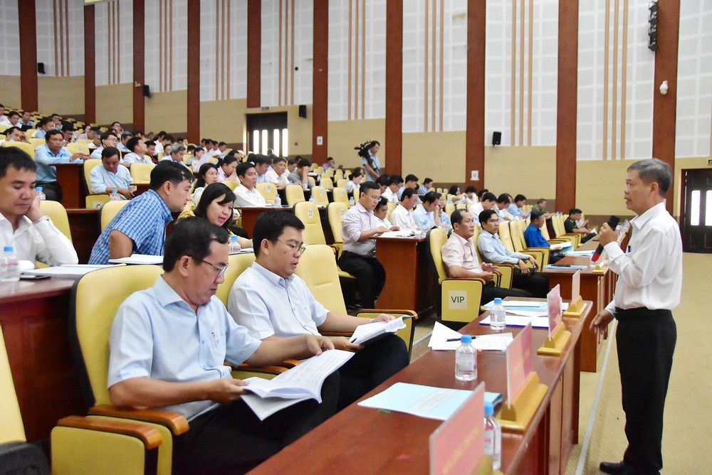 Phó Giám đốc Sở NN-MT- Nguyễn Vạn Kha phát biểu tại hội thảo.

