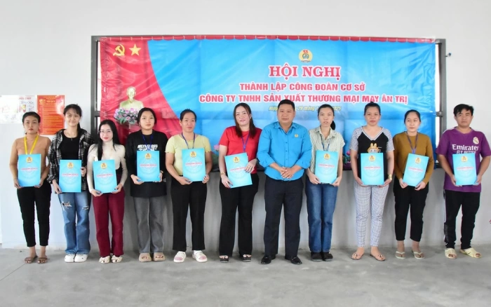 Thành lập Công đoàn cơ sở Công ty TNHH Sản xuất Thương mại may Ân Trị