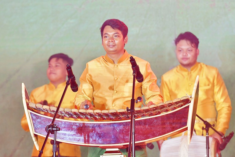 Tiết mục độc tấu đàn Rôniet Ek do Thạch Đức, đơn vị xã Cầu Kè trình diễn đoạt giải A.